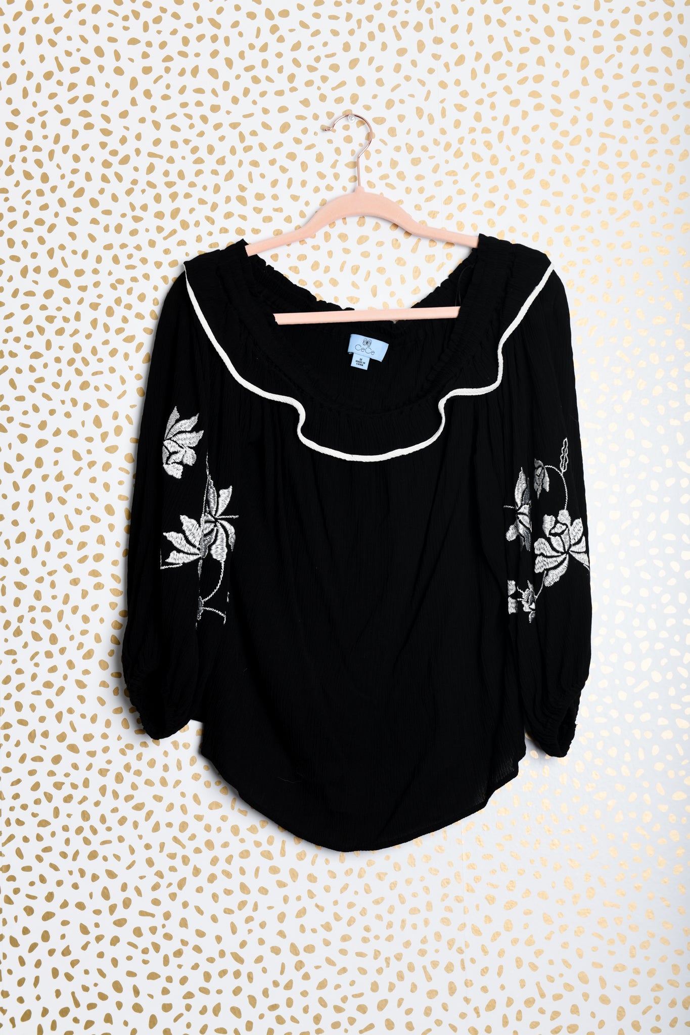 Cece 3/4 sleeve off the shoulder blouse Size M/ EUC