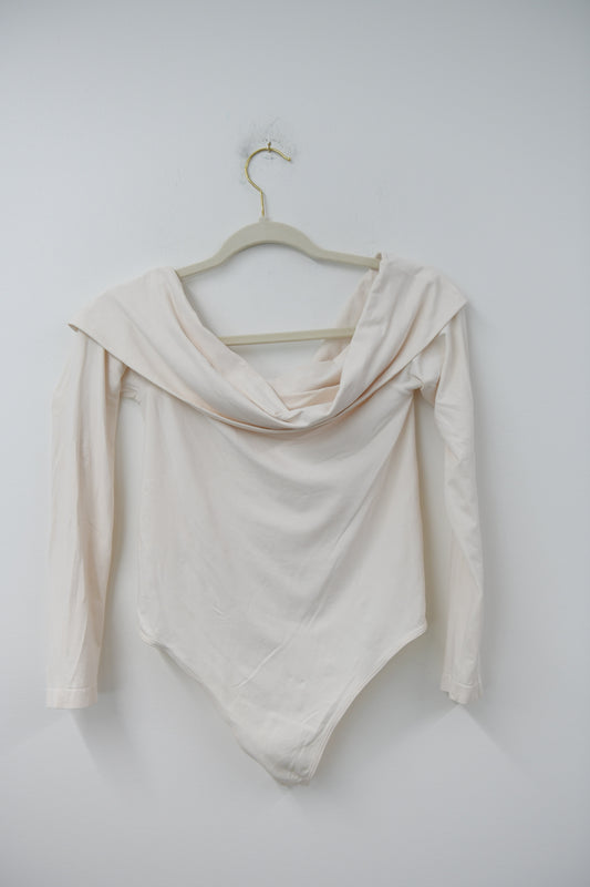 Sofia off the shoulder bodysuit Size L / EUC
