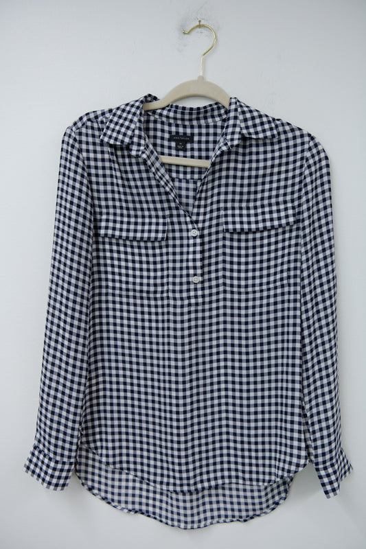 Ann Taylor long sleeve blouse Size XS / EUC