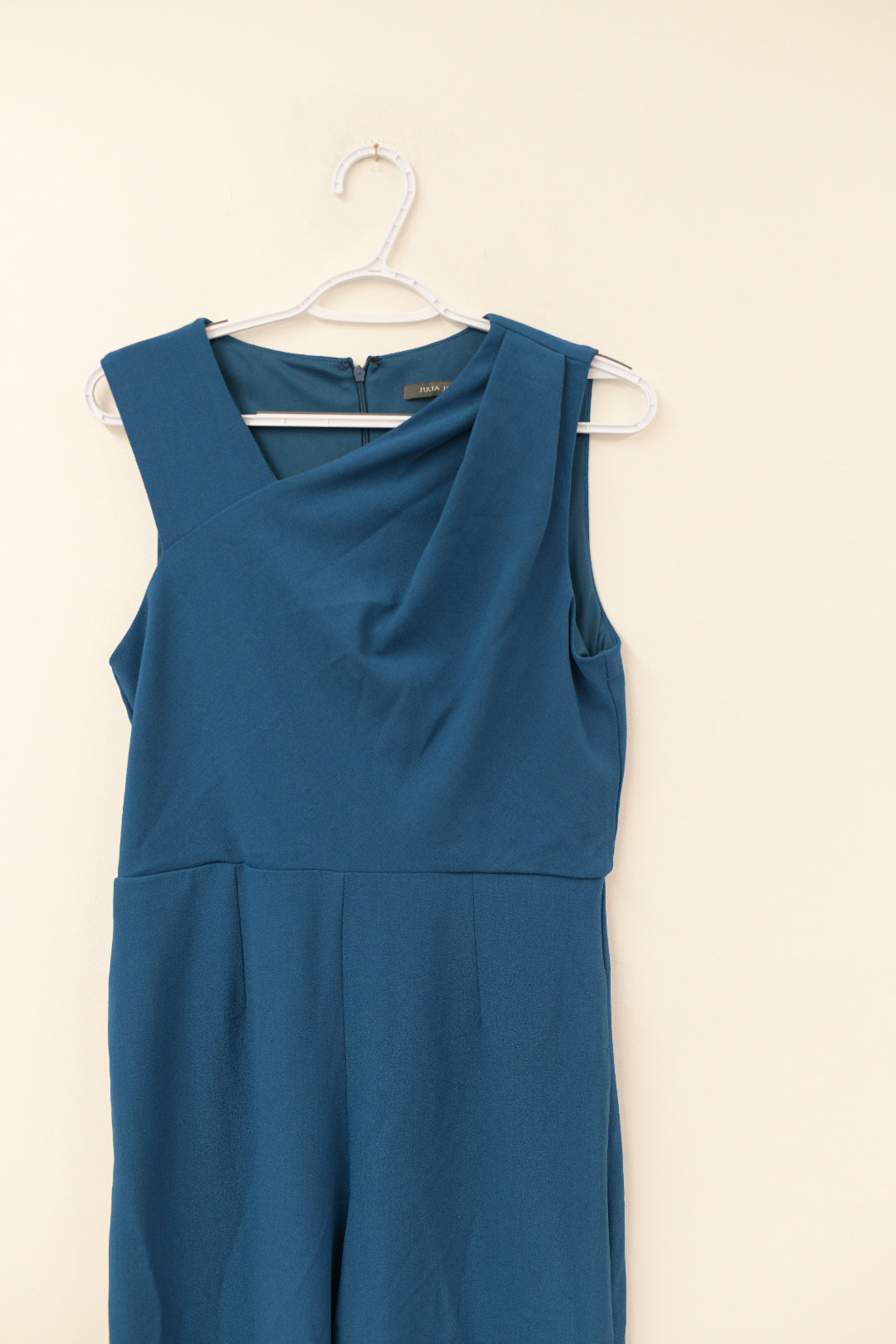Julia Jordan sleeveless jumpsuit Size 6/ EUC