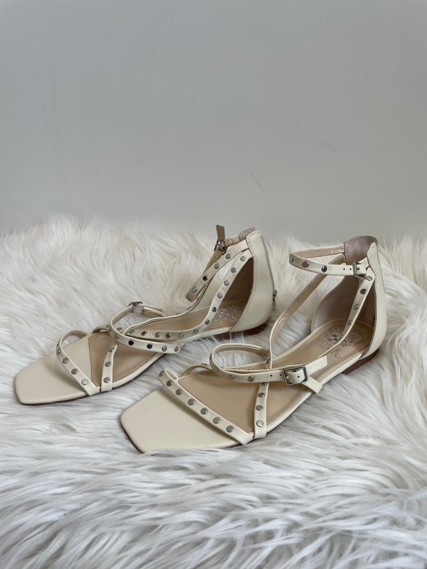 Vince Camuto Seseti Sandal Flat Leather Open Toe Strappy Sandals White 7.5