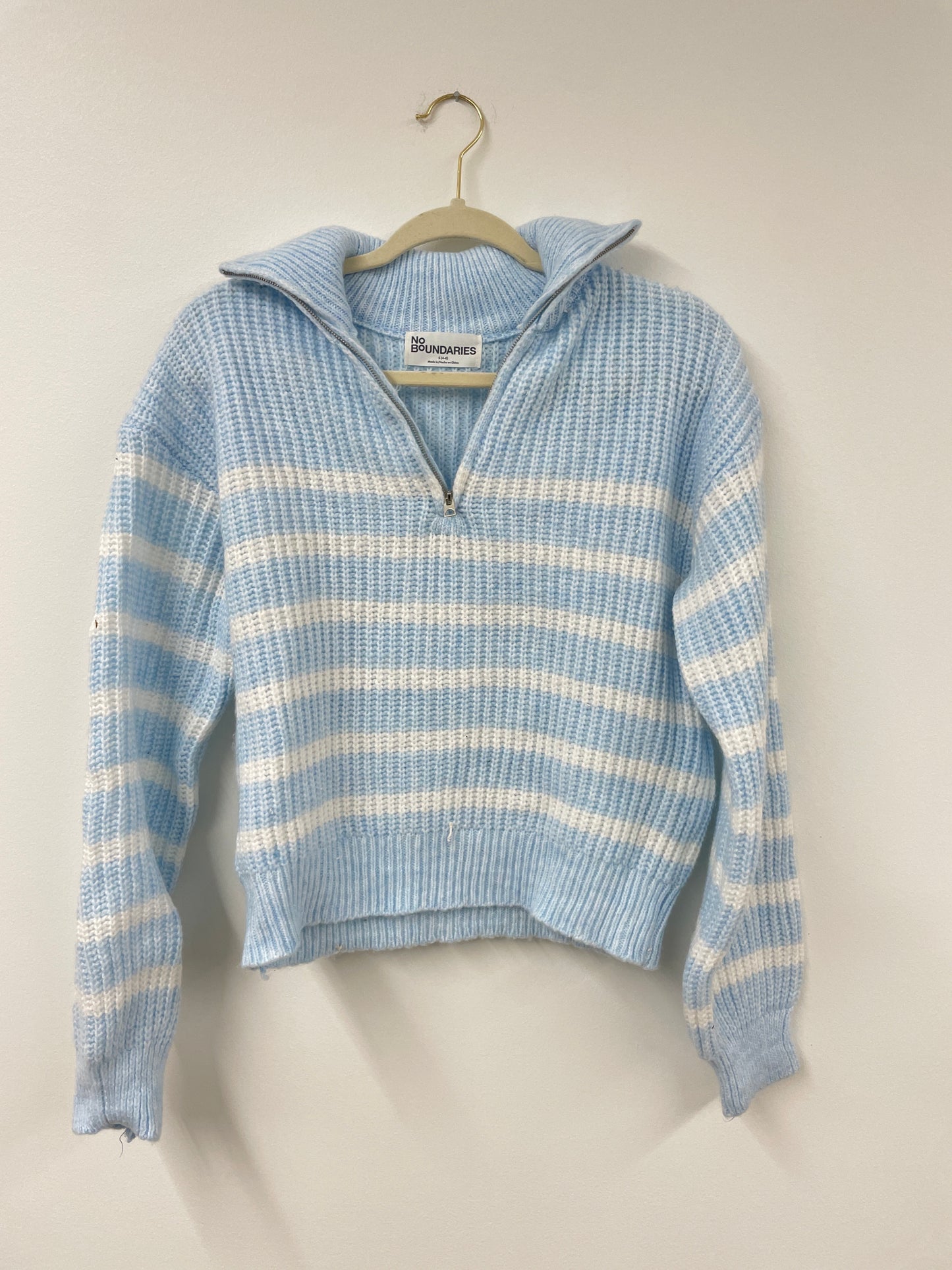 No Boundaries pullover sweater Size S / EUC