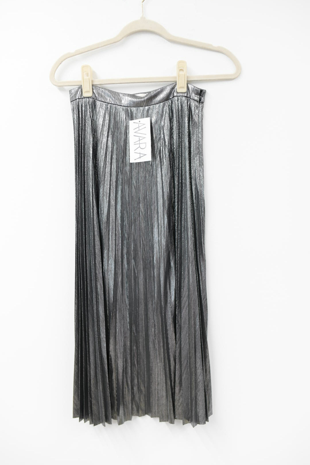 Avara pleated midi skirt Size S / NWT
