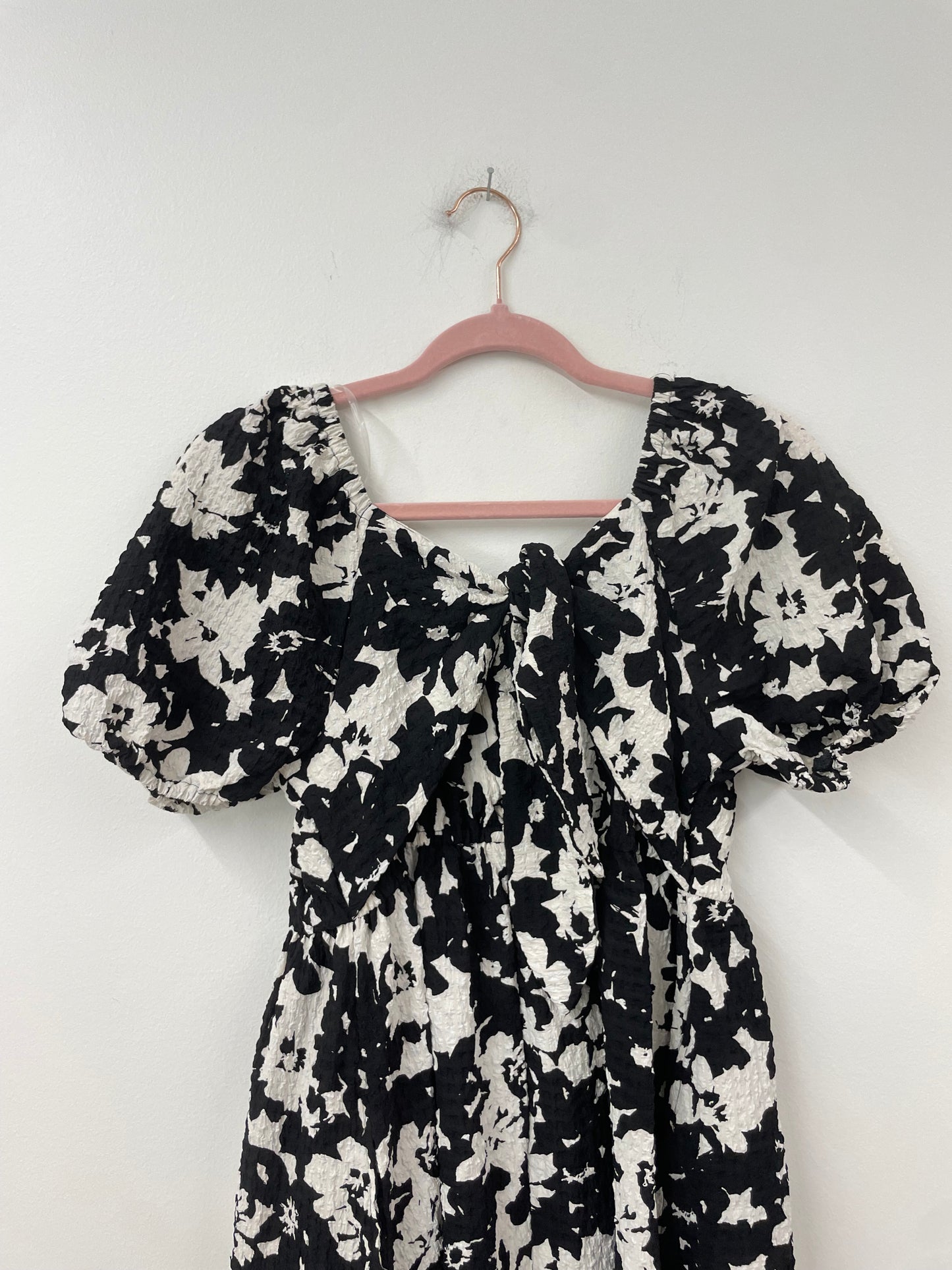 Time and Tru puffed sleeve tie back midi dress Size S / EUC