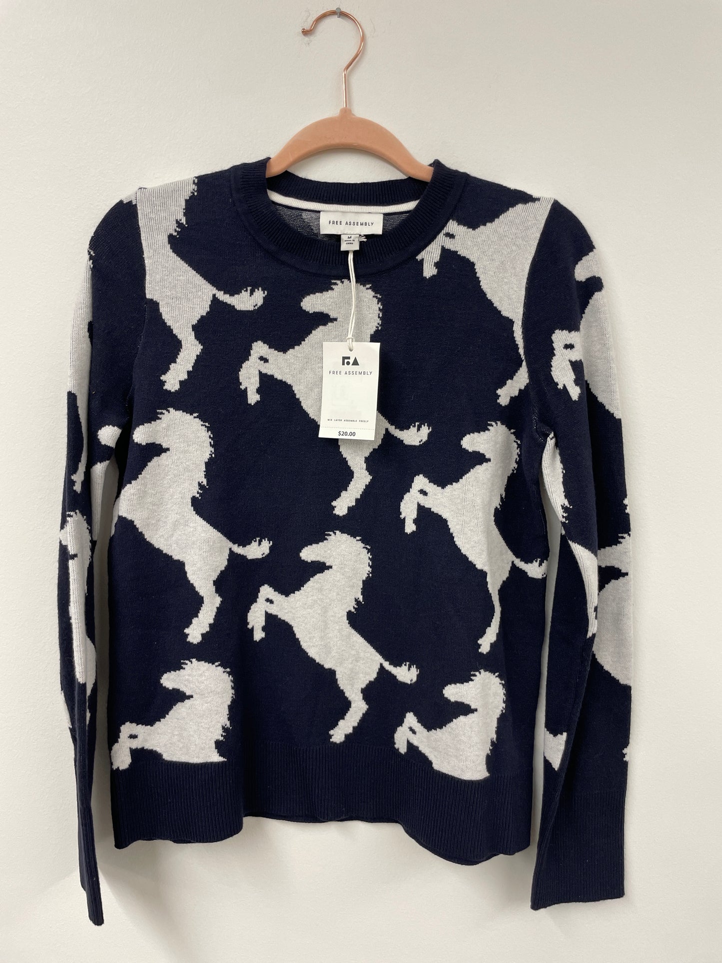 Free Assembly crewneck sweater Size M / NWT