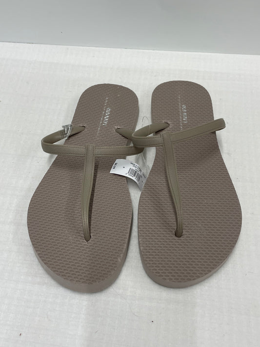 Old navy flip flops Size 8 / NWT