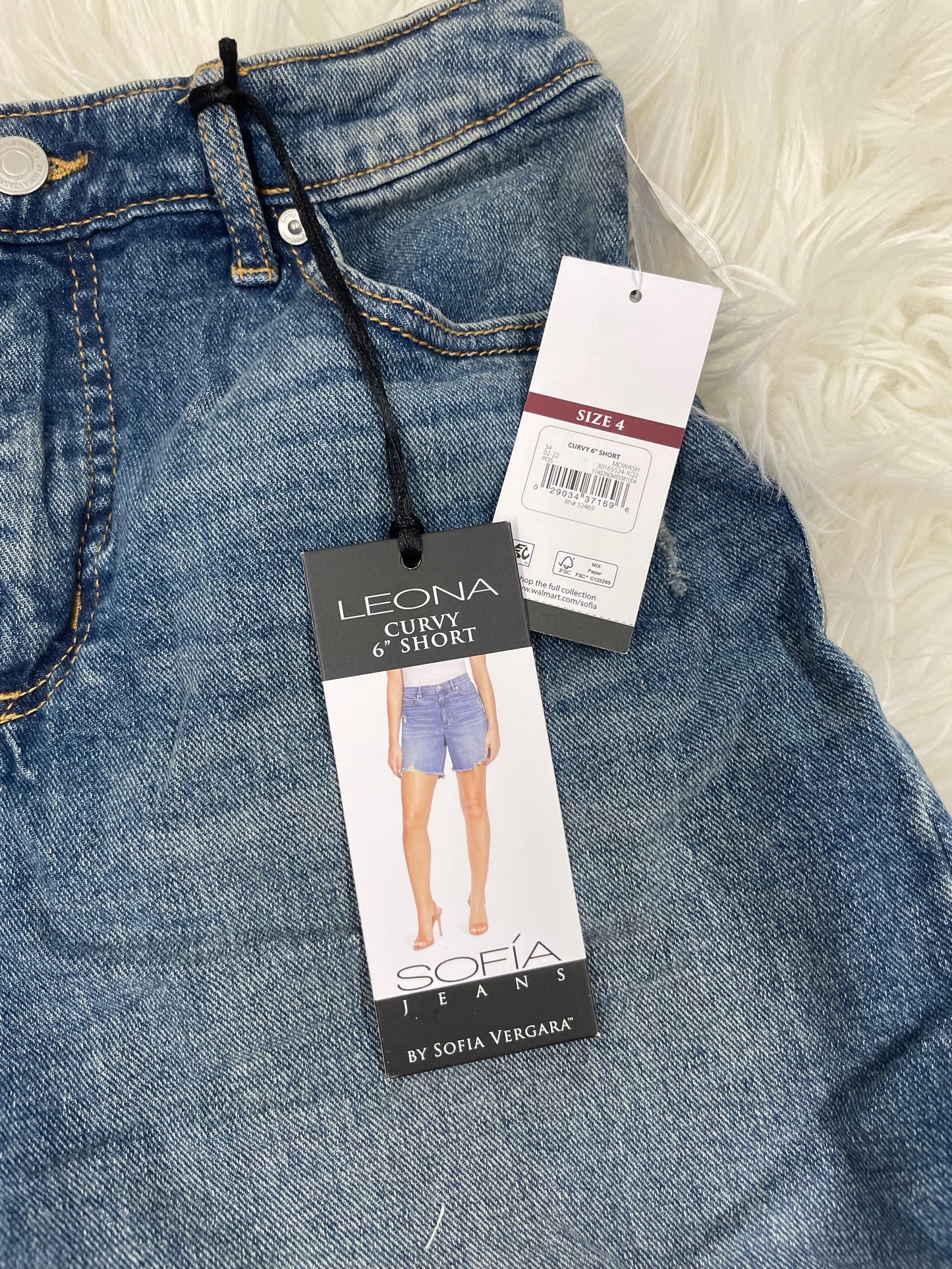 Sofia curvy 6" jean shorts Size 4 \NWT