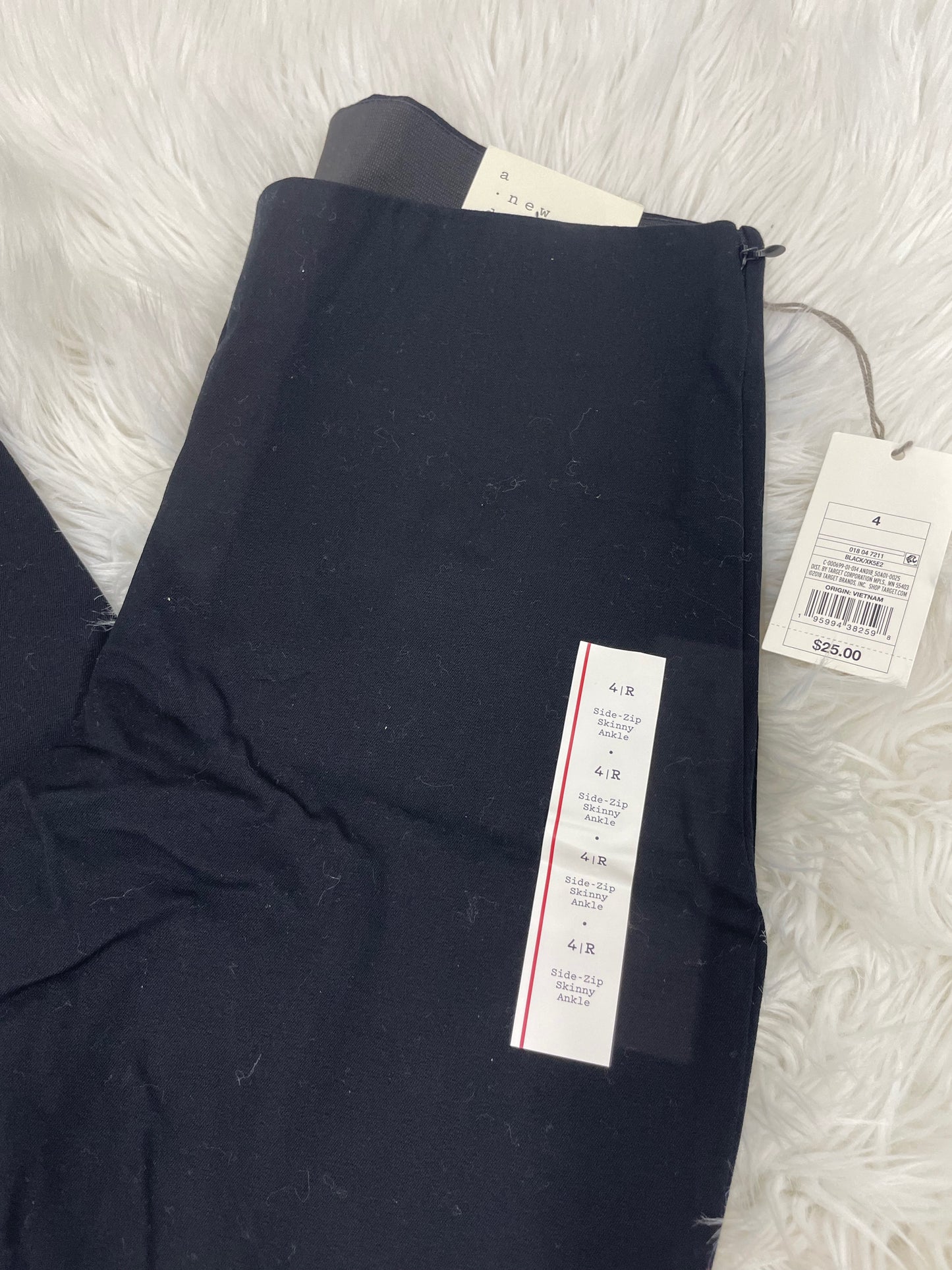 A New Day side zip skinny ankle pants Size 4r\NWT